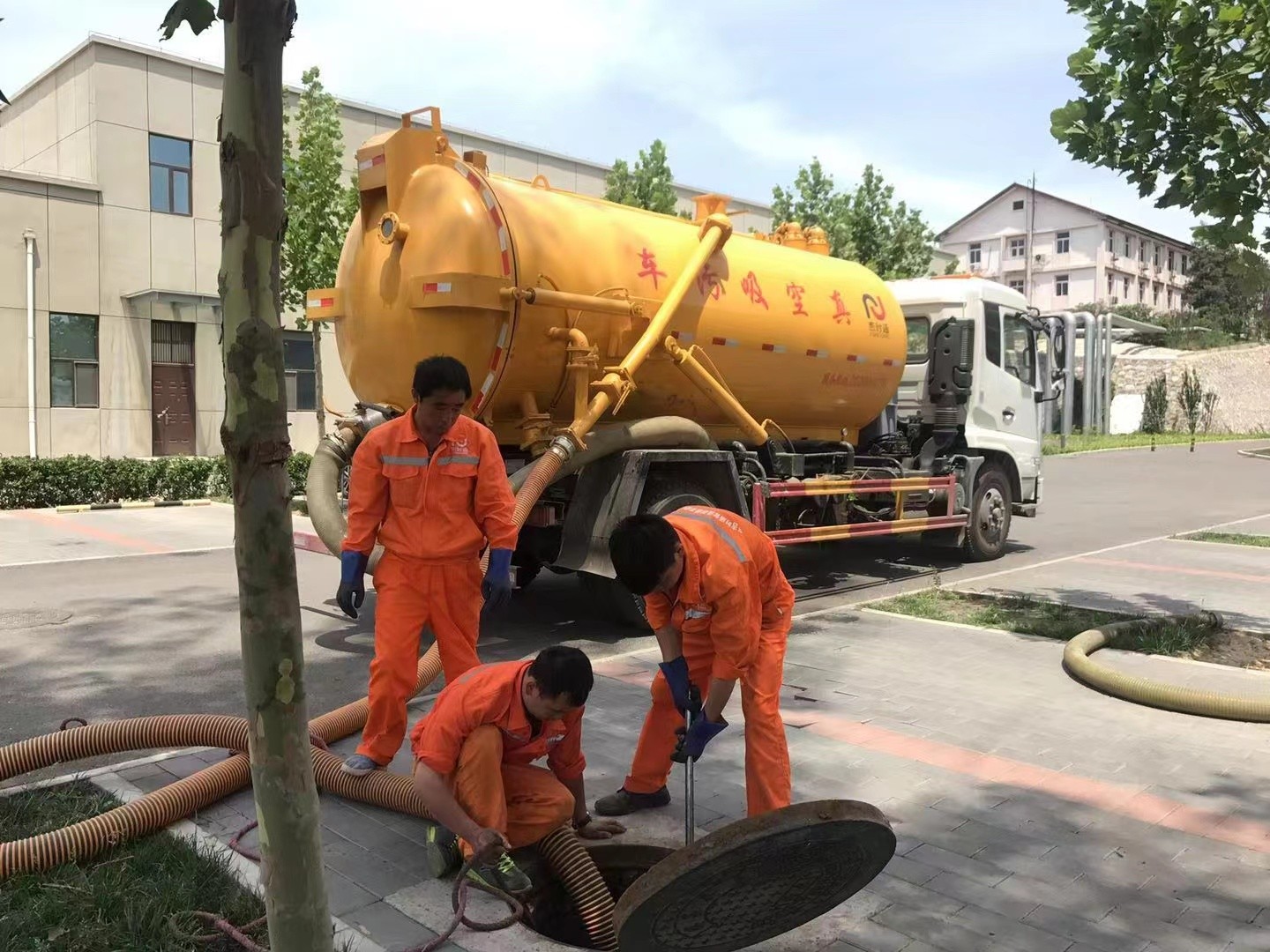 泰宁化粪池清理与5-8吨吸粪车施工效率分析